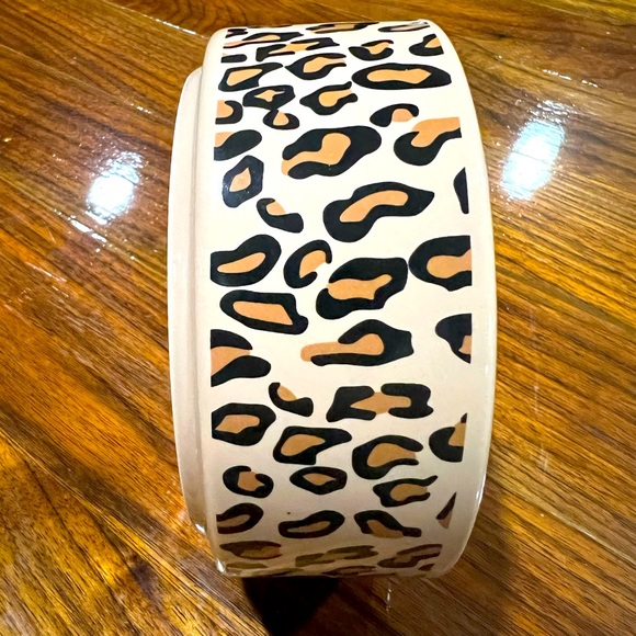 Petzazz. Leopard Cat/Dog/Human ๐น bowl ๐ฅฃ . Use it as you like ๐ป - Picture 3 of 7